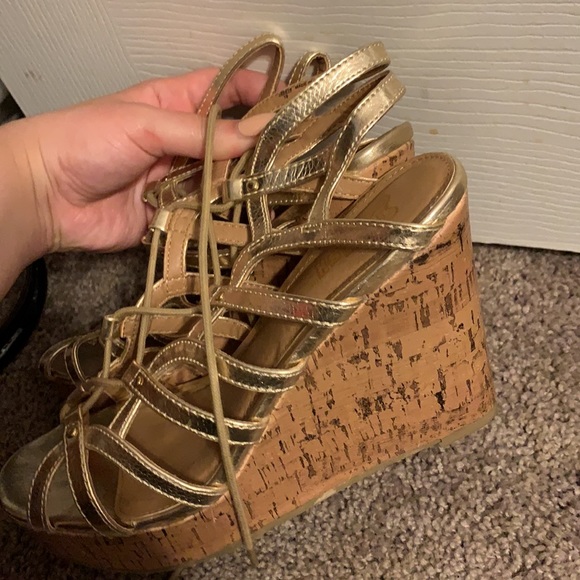 Gold wedges - Picture 2 of 2